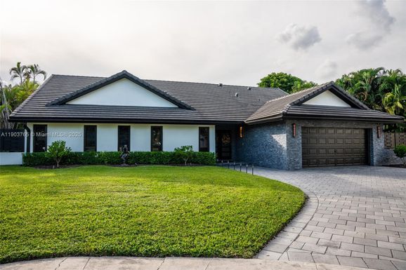 61 NW 128th Ave, Plantation FL 33325