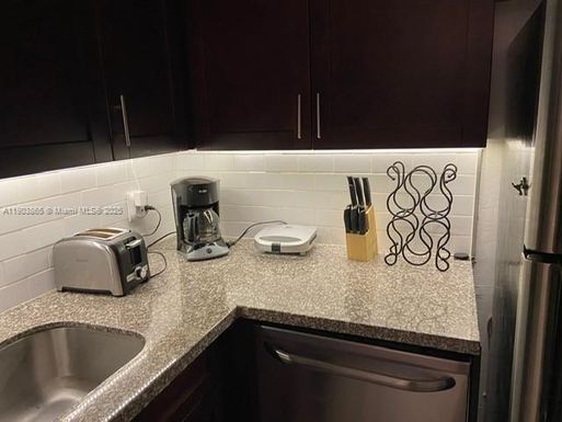 2426 SE 17th St # 208A, Fort Lauderdale FL 33316