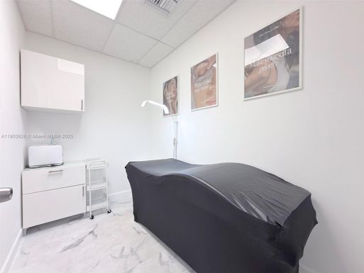 218 Commercial Blvd # 108, Lauderdale By The Sea FL 33308