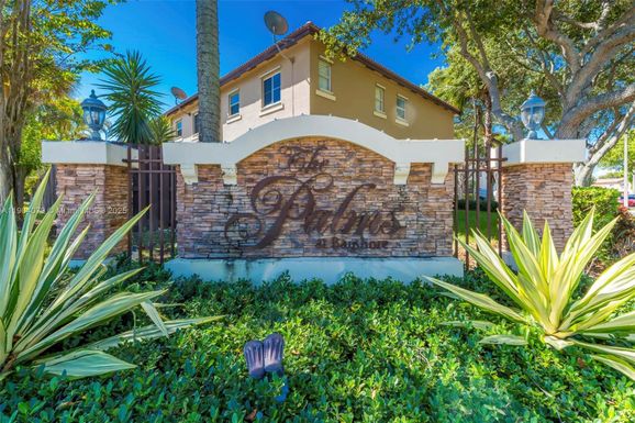 22232 SW 88th Path, Cutler Bay FL 33190