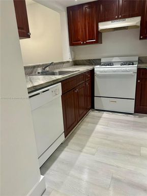 18007 NW 68th Ave # 103, Hialeah FL 33015