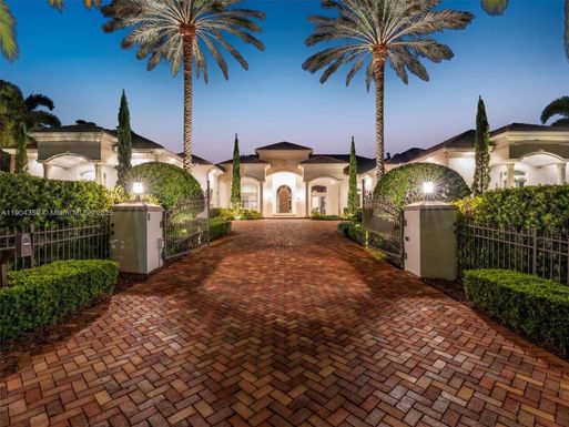 11420 NW 4th St, Plantation FL 33325