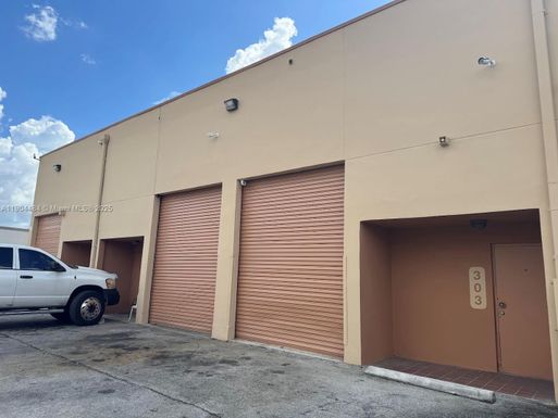 2450 W 82nd St # 303, Hialeah FL 33016