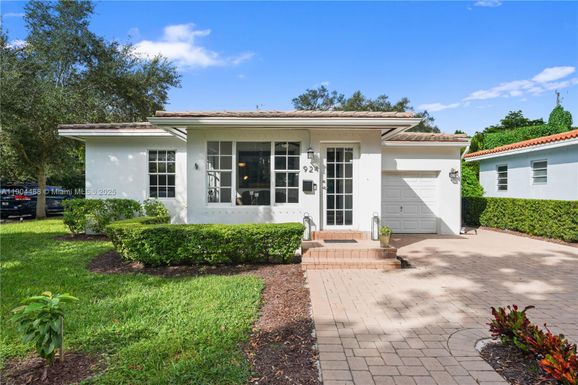 924 El Rado St, Coral Gables FL 33134