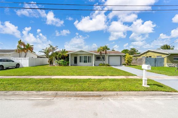 2227 NW 65th Ave, Margate FL 33063