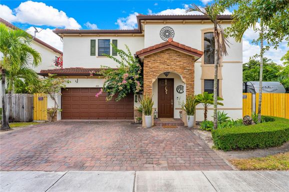 655 SE 37th Ter, Homestead FL 33033