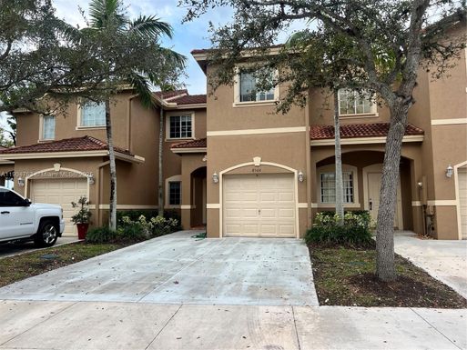 8564 SW 214th Way, Cutler Bay FL 33189