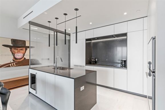 300 Biscayne Blvd Way # 2505, Miami FL 33131