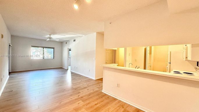 2808 Amalei Dr # 203, Palm Beach Gardens FL 33410