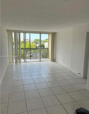 8840 Fontainebleau Blvd # 401, Miami FL 33172