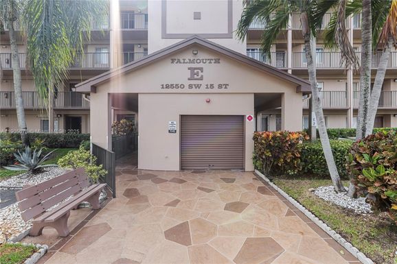 12550 SW 15th St # 411E, Pembroke Pines FL 33027