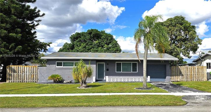 8427 NW 26th St, Sunrise FL 33322