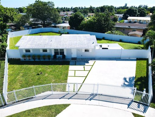 4384 NW 202nd St, Miami Gardens FL 33055