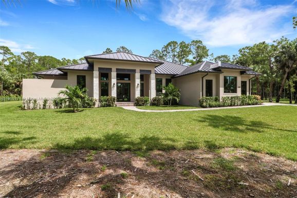 538 13th St Sw, Naples FL 34117