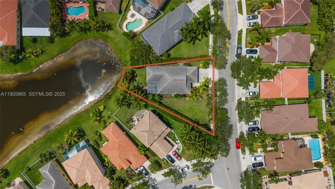 649 Willow Bend Rd, Weston FL 33327