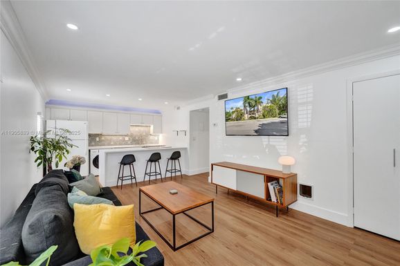 815 NE 28th St # 101, Wilton Manors FL 33334