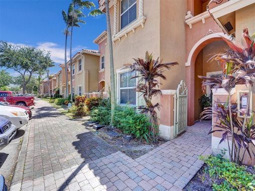 5922 Siena Ln, Hollywood FL 33021