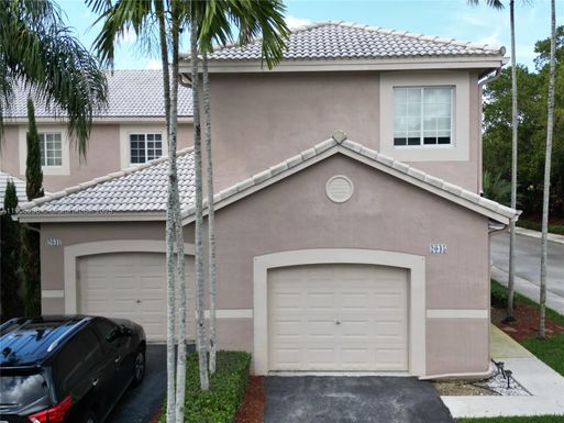 2045 Pompeii Ct, Weston FL 33327