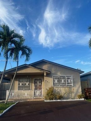 961 W 44th St, Hialeah FL 33012