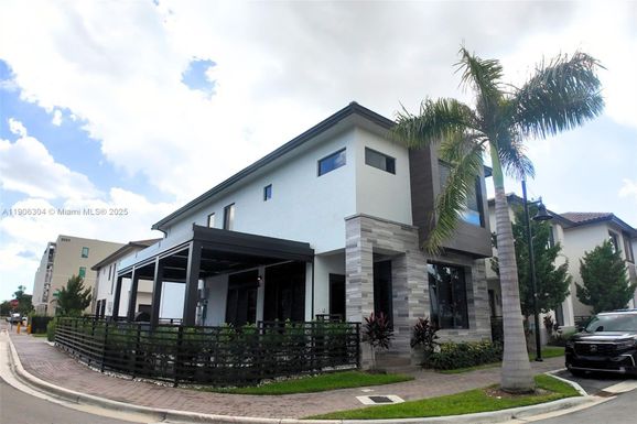 8002 NW 43rd St, Doral FL 33166