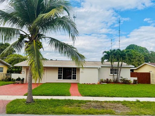 515 NW 202nd Ter, Miami Gardens FL 33169