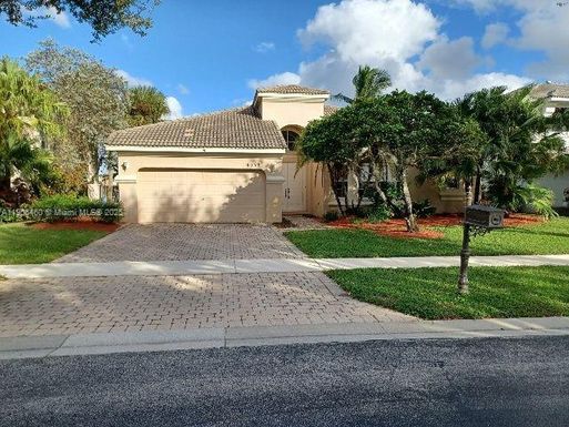 6539 Stonehurst Cir, Lake Worth FL 33467