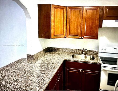 1275 W 35th St # 55B, Hialeah FL 33012