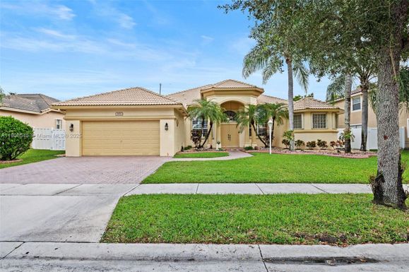 1873 NW 139th Ave, Pembroke Pines FL 33028