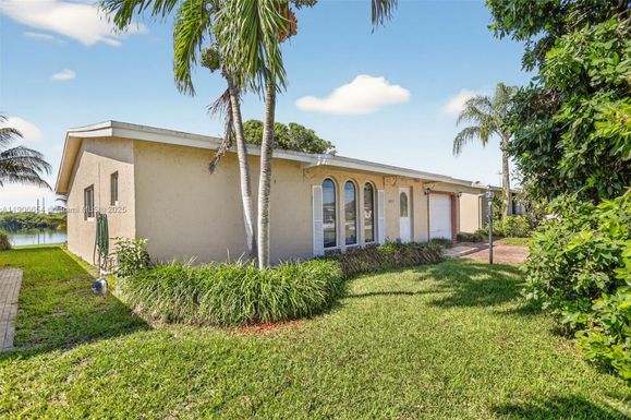 4871 NW 18th Ave, Deerfield Beach FL 33064