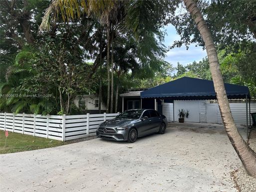 6810 SW 70th Ave, Miami FL 33143