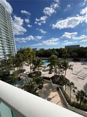 100 Bayview Dr # 425, Sunny Isles Beach FL 33160