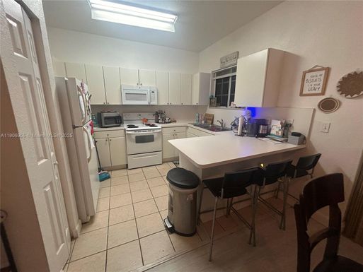 2590 NE 3rd Dr # 203, Homestead FL 33033