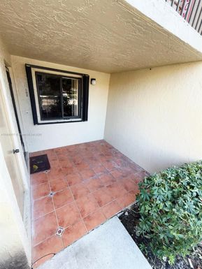 440 Lakeview Dr # 102, Weston FL 33326