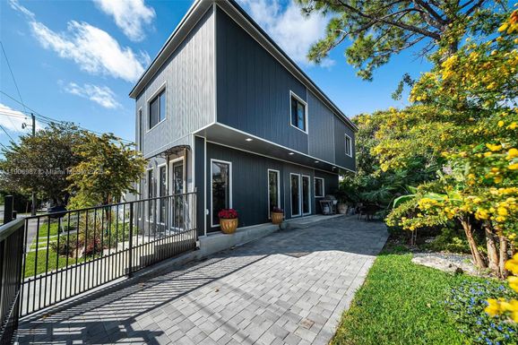 2692 SW 31 Avenue, Miami FL 33133