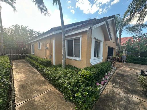 10153 NW 3rd Ct, Plantation FL 33324