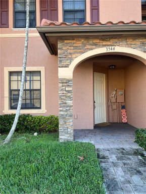 3544 W 88th Ter, Hialeah FL 33018
