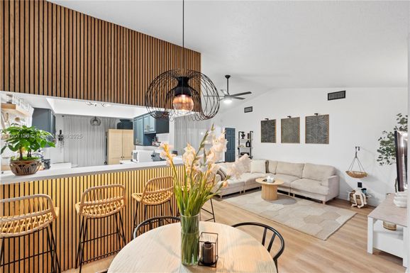 1641 NW 96 Terrace, Pembroke Pines FL 33024