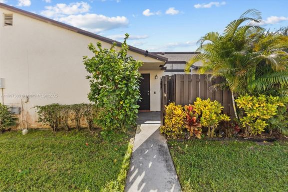 3502 Waterview Cir, Palm Springs FL 33461