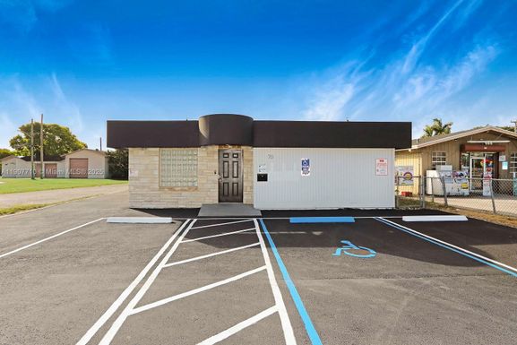 70 NW 8th St, Homestead FL 33030