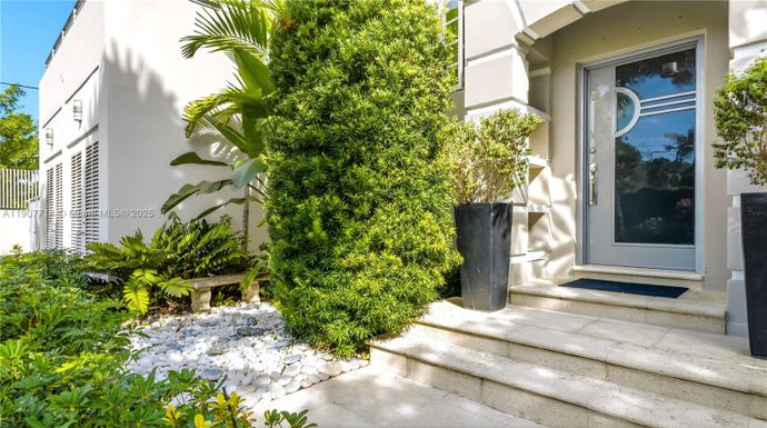 4805 Cherokee Ave, Miami Beach FL 33140