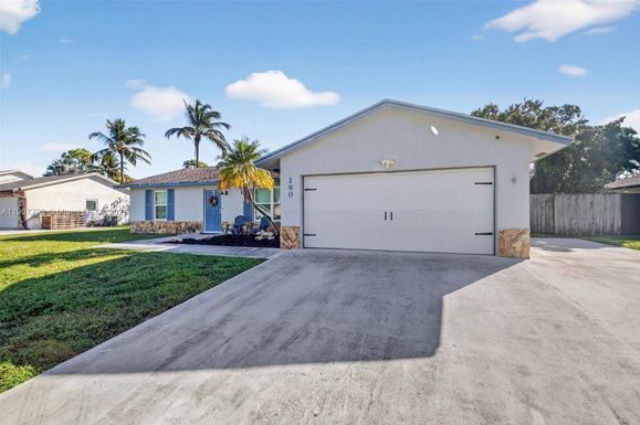 190 Martin Cir, Royal Palm Beach FL 33411