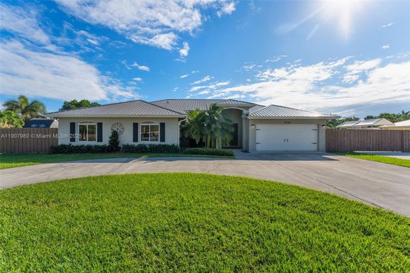 32301 SW 202nd Pl, Homestead FL 33030