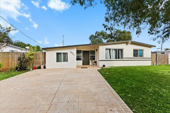 3911 SW 32nd Ave, West Park FL 33023