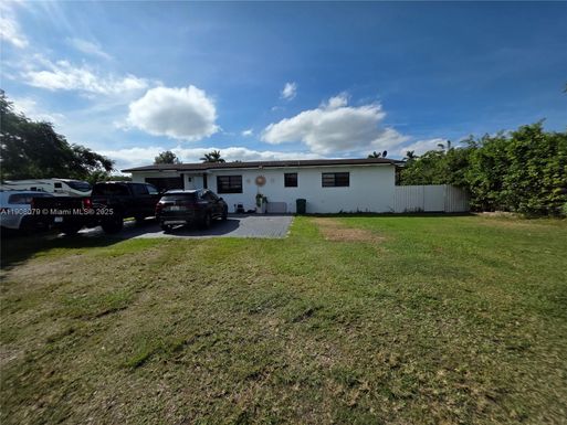 18200 SW 262nd St, Homestead FL 33031