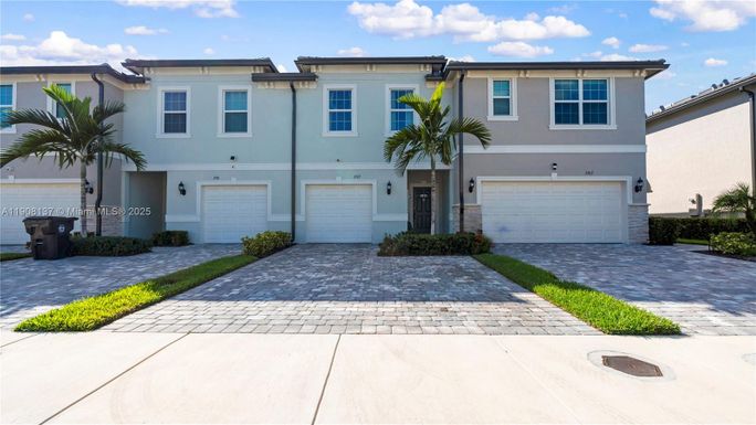 2913 Olivia Ave, Lauderdale Lakes FL 33311