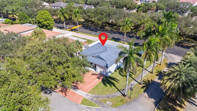 19201 NW 90th Ct, Hialeah FL 33018