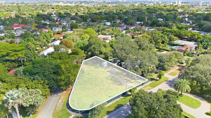 281 Hunting Lodge Dr, Miami Springs FL 33166