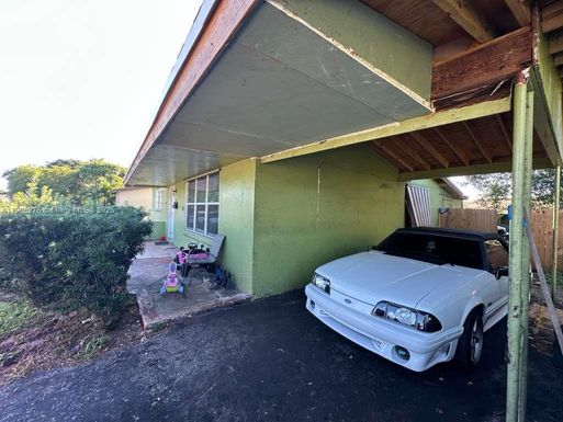 7570 Venetian St, Miramar FL 33023