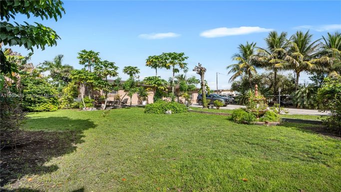 15550 NW 122nd Ave, Hialeah FL 33018