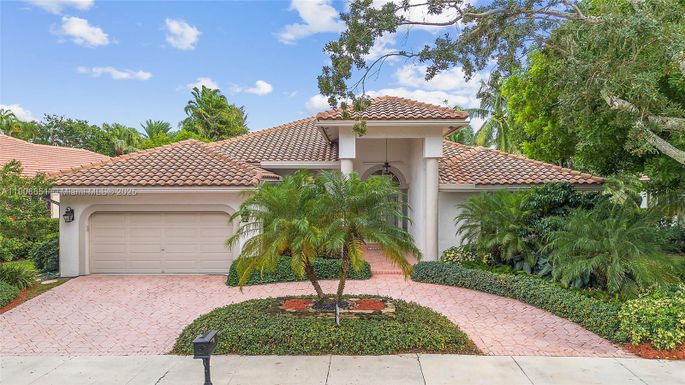 2734 Oakbrook Dr, Weston FL 33332